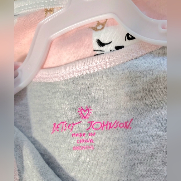 Betsy Johnson set of 2 pink, gray and white footed pajamas Size 6 months - Picture 10 of 16
